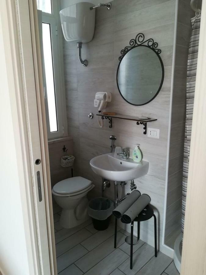 Bed and Breakfast Il Frangipane Formia Exterior foto