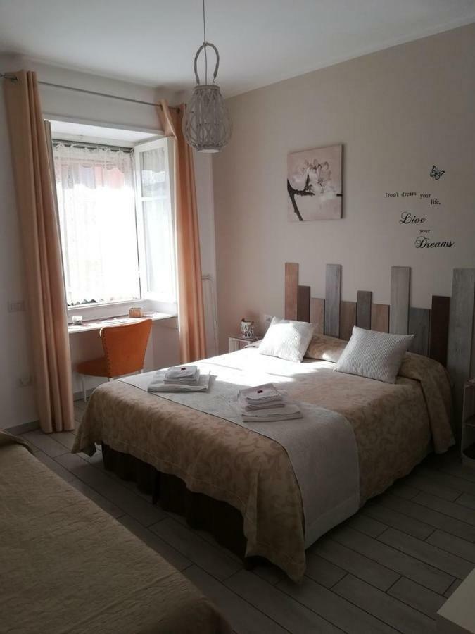 Bed and Breakfast Il Frangipane Formia Exterior foto